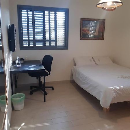 Adorable 3 Bedroom Brenner "Hill" Suite Giv'at Brenner Exterior foto